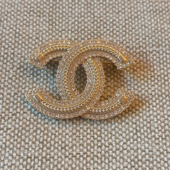 Super Rare Classic Chanel CC Crystal Embellished Gold & Silver Pin Brooch w box - Picture 1 of 3